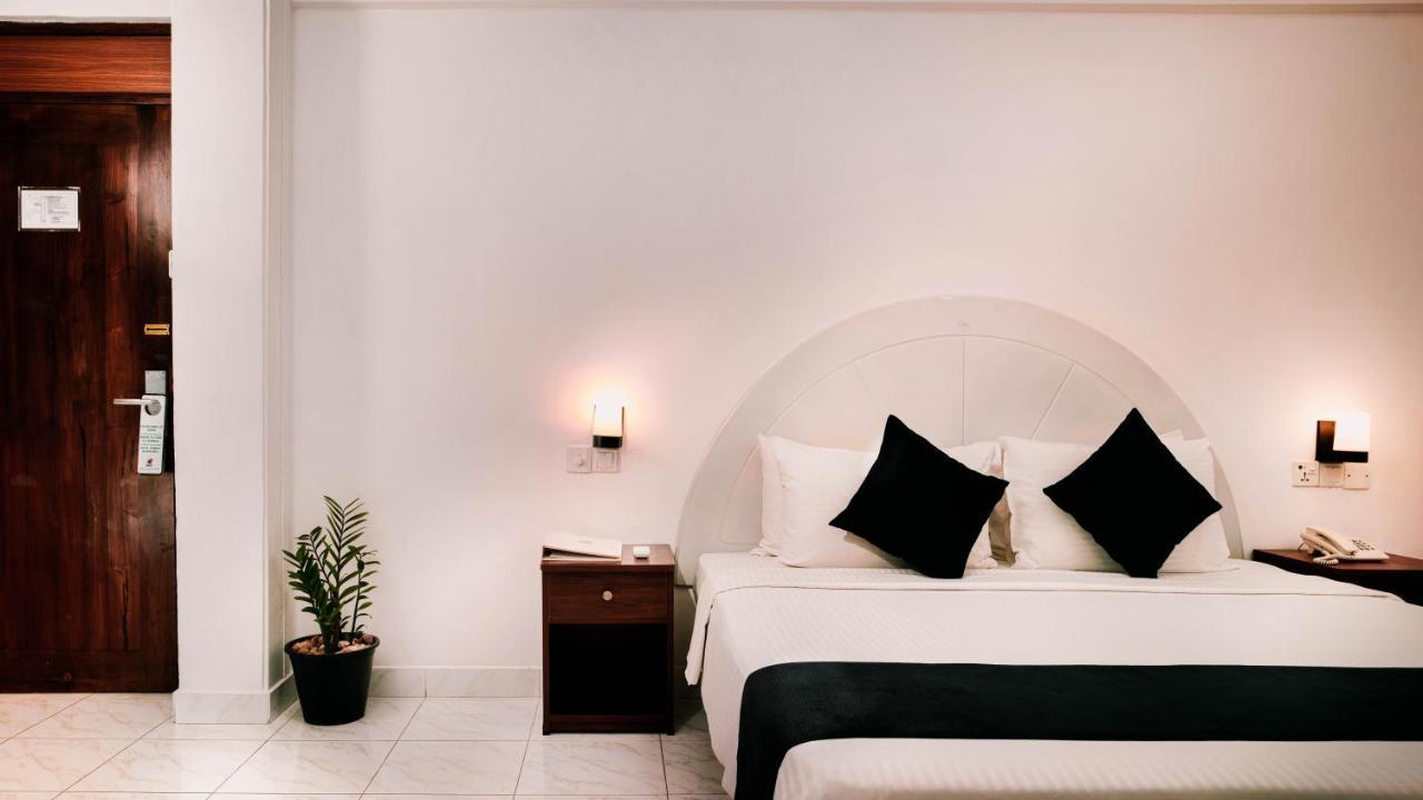 Camelot 4* Negombo