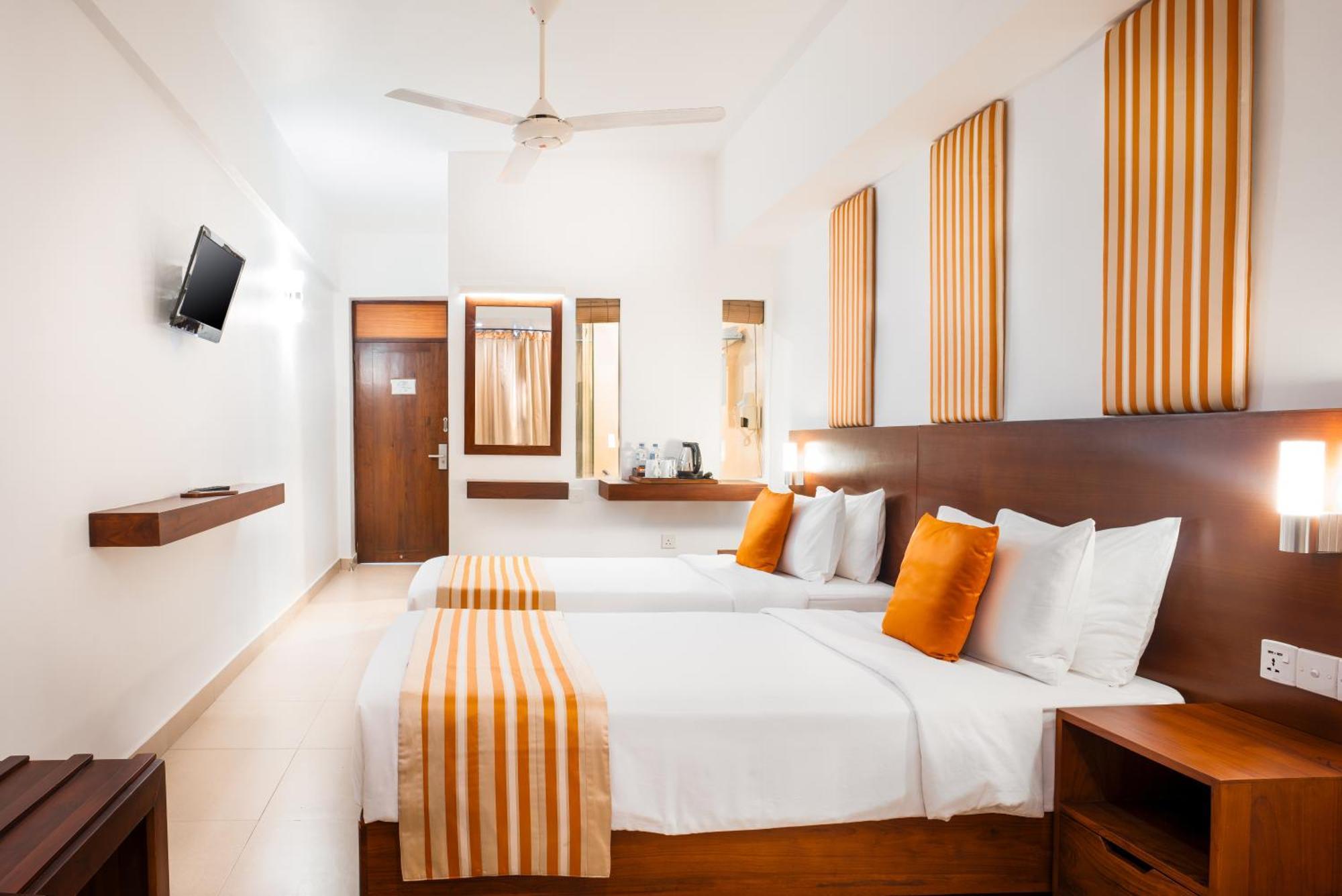 Camelot 4* Negombo